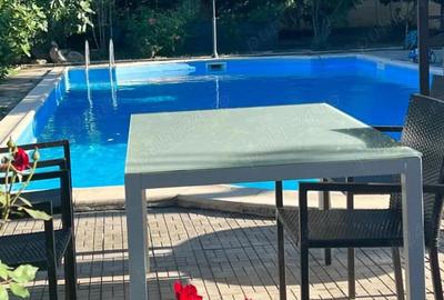 Casă cu 6 camere cu Canalizare în Central - 1