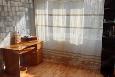 Apartament cu 4 camere semidecomandat în Micro 39
