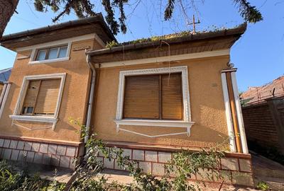 Casă individuală cu 3 camere cu Canalizare în Central - 2