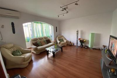 Apartament cu 3 camere decomandat în Aradului