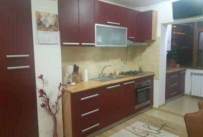 Apartament cu 3 camere decomandat în C5 - 2
