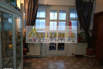 Casă cu 4 camere în Central