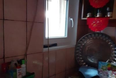 Garsonieră decomandată în Km 4 - 3