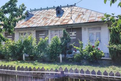Casă cu Teren 2400 Mp în Cârja