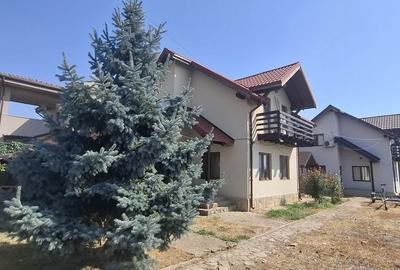 Casă cu 4 camere în Central