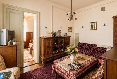 Apartament cu 4 camere semidecomandat în P-ța Romană