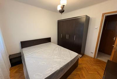 Apartament cu 3 camere decomandat în Drumul Taberei