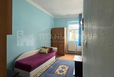 Apartament cu 3 camere decomandat, mobilat în Schei