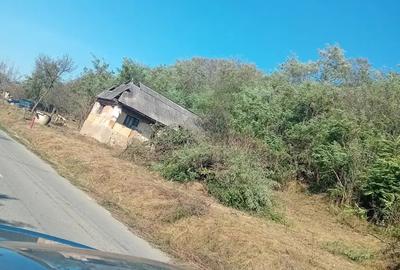 Casă cu 2 camere cu Teren 7000 Mp în Salatiu - 2