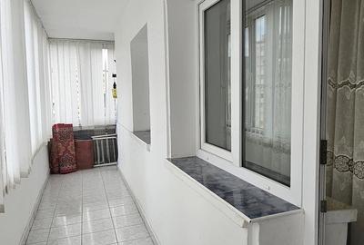 Apartament cu 3 camere decomandat în Calea Romanului