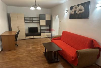 Apartament cu 3 camere decomandat, mobilat în Mărăței