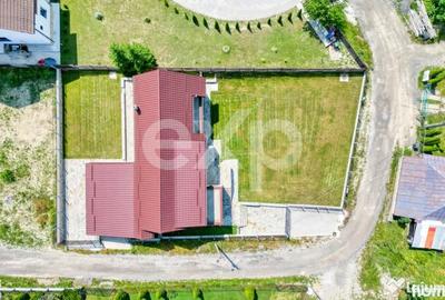 Casă cu 7 camere cu Teren 1000 Mp în Malul Ursului