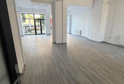Spațiu comercial, de 80 mp, în Central - 7