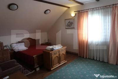 Casă cu 7 camere cu Teren 1700 Mp în Central - 12