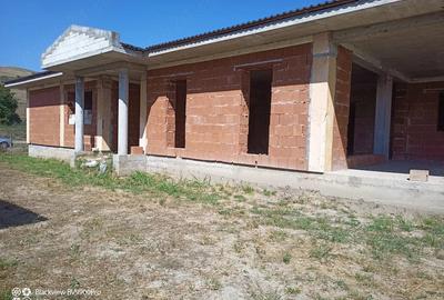 Casă cu Teren 1015 Mp în Central