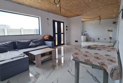 Casă cu 3 camere cu Teren 500 Mp în Costi - 6