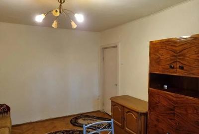 Apartament cu 3 camere semidecomandat în Șagului