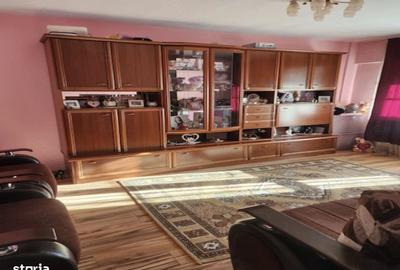 Apartament cu 2 camere decomandat în Micro 16