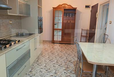 Apartament cu 3 camere decomandat în Central
