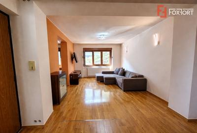 Apartament cu 4 camere decomandat, mobilat în Central