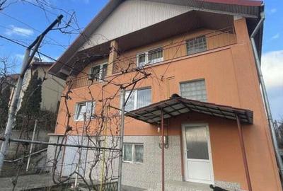 Casă cu 2 camere cu Teren 1200 Mp în Central - 3