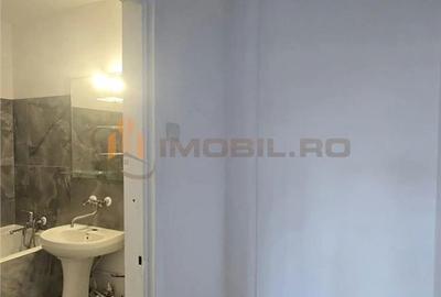 Apartament cu 2 camere semidecomandat în Podu Roș