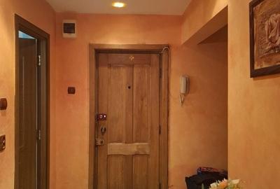 Apartament cu 3 camere decomandat în Central - 1