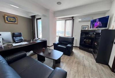 Apartament cu 5 camere decomandat în Km 4 - 4