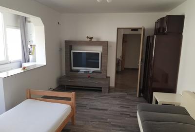 Apartament cu 2 camere semidecomandat în Micro I - 7