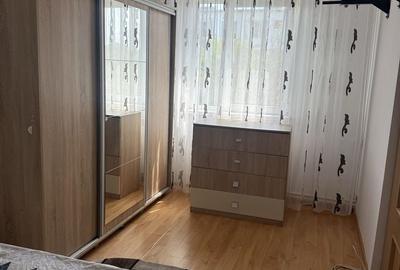 Apartament cu 2 camere semidecomandat în Km 4 - 7