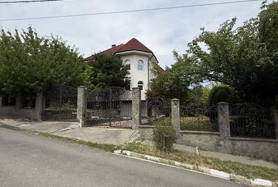 Casă cu 4 camere cu Teren 900 Mp în Sud