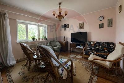 Apartament cu 3 camere decomandat în Capitol