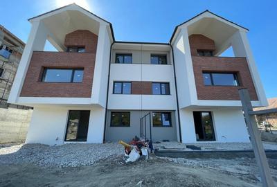 Duplex cu 6 camere cu Canalizare în Borhanci - 1