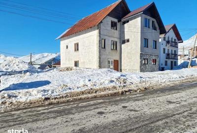 Casă cu 3 camere cu Teren 125 Mp în Central