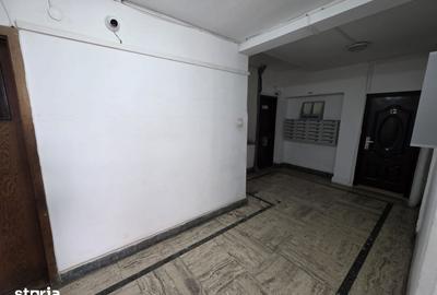 Apartament cu 3 camere semidecomandat în Cișmigiu
