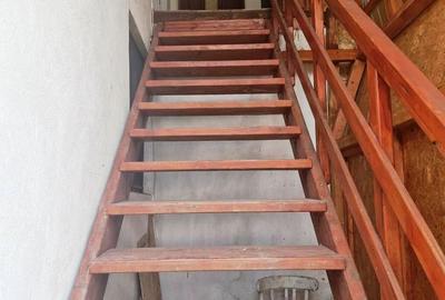 Casă cu 5 camere cu Teren 569 Mp în Central