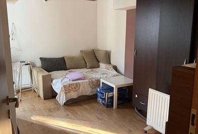 Apartament cu 2 camere semidecomandat în Republicii