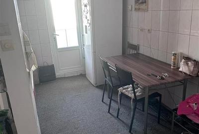 Apartament cu 3 camere decomandat în Baza 3 - 5