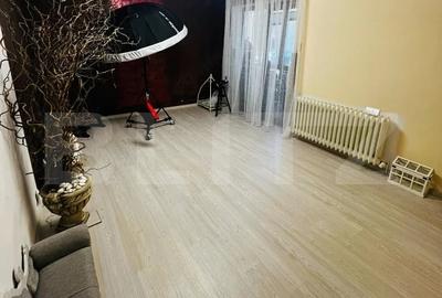 Apartament cu 3 camere decomandat în Tudor