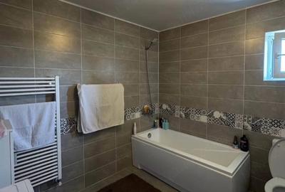 Apartament cu 3 camere decomandat în Tancodrom - 2