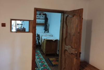 Casă cu 4 camere în Racovița - 2