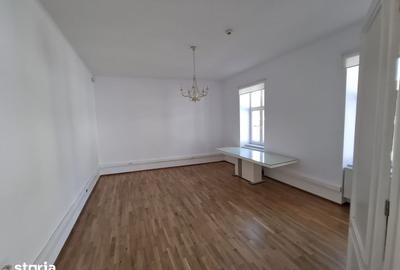 Spațiu comercial, de 200 mp, în Central