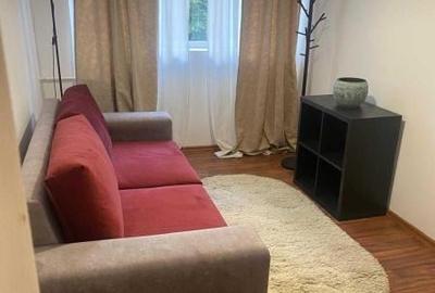 Apartament cu 3 camere semidecomandat în Iancului