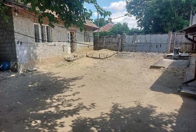 Casă cu 4 camere cu Teren 800 Mp în Central