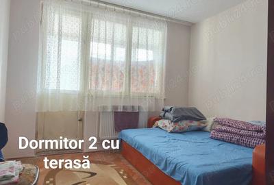 Apartament cu 3 camere semidecomandat în Central