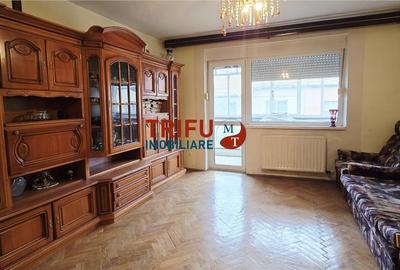 Apartament cu 3 camere decomandat în Cetate