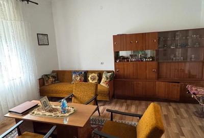 Casă cu 8 camere cu Teren 1470 Mp în Central