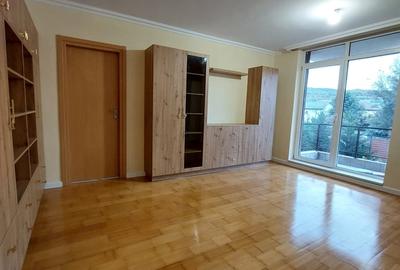 Apartament cu 2 camere semidecomandat, mobilat în Borhanci - 1