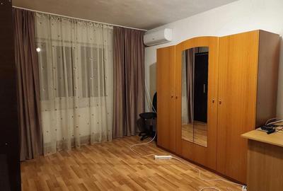 Garsonieră decomandată în Păcii