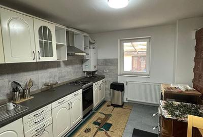 Casă cu 3 camere cu Teren 1500 Mp în Central - 2
